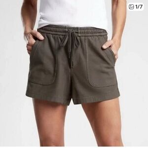 Athleta Olive Women's Farallon Cargo Shorts NWOT